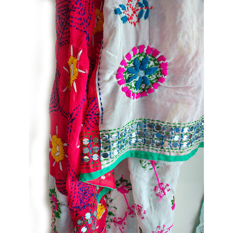 Handcrafted Phulkari Dupattas: A Touch of Tradition for Every Outfit